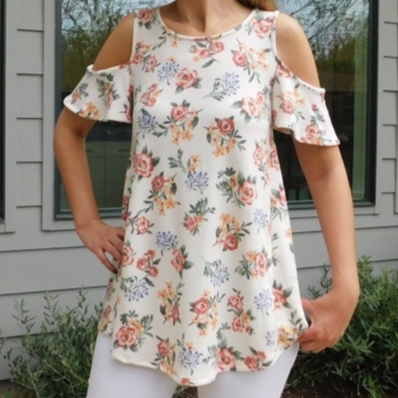 Tops - 🎁 👚HP👚French Terry Cold shoulder floral top